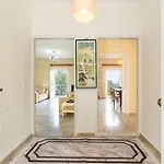 Apartment The 1 Vigglatouri